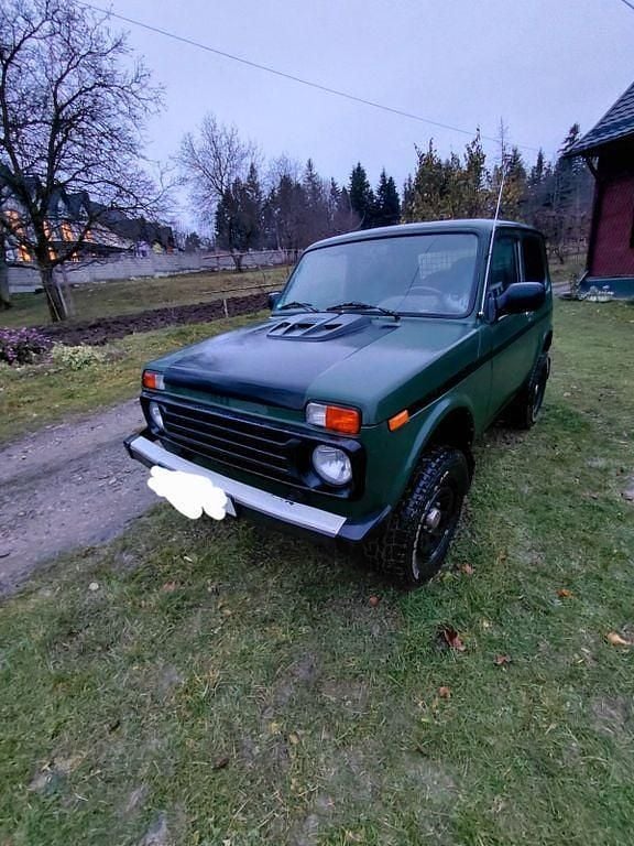 Second-hand Lada niva 110 CP (80 kW) 2010 Verde SUV