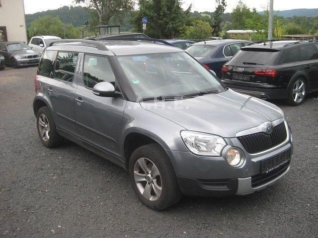 Silber Gebraucht 2011 Skoda Yeti Ambition SUV | 6.900 € (Guter Preis) - Bild 1/4