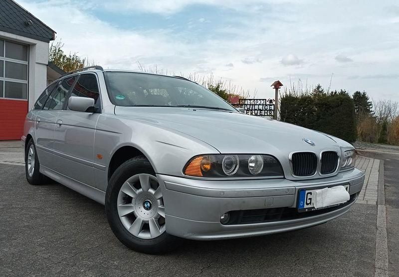 Silber Gebraucht 2002 BMW 525 Kombi | 4.990 € (Fairer Preis) - Bild 1/4