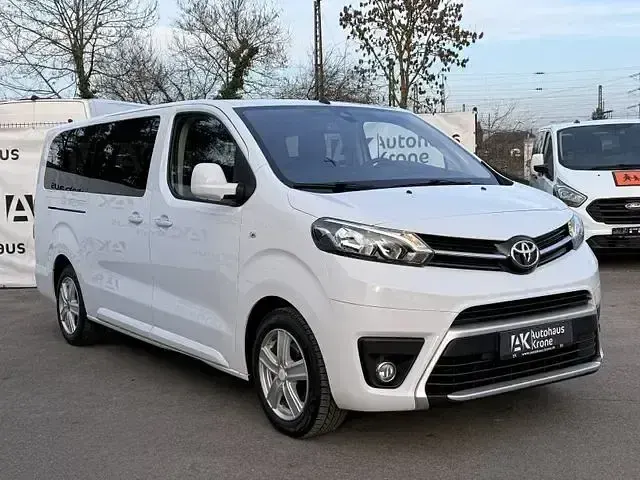 Gebraucht Toyota Proace Verso Executive 177 PS (130 kW) 2023 Icy white Kombi