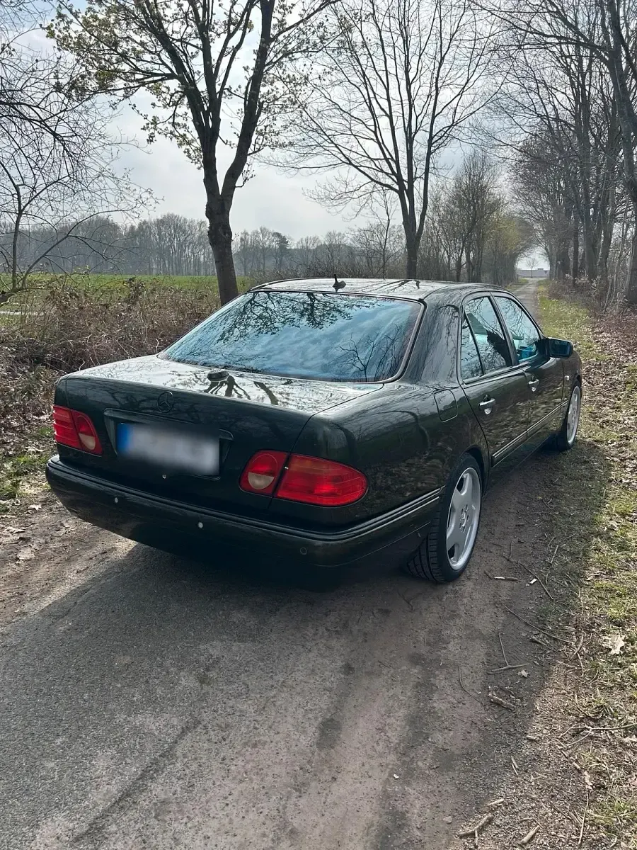 Gebraucht Mercedes E420 Avantgarde 279 PS (205 kW) 1997 Grün Limousine