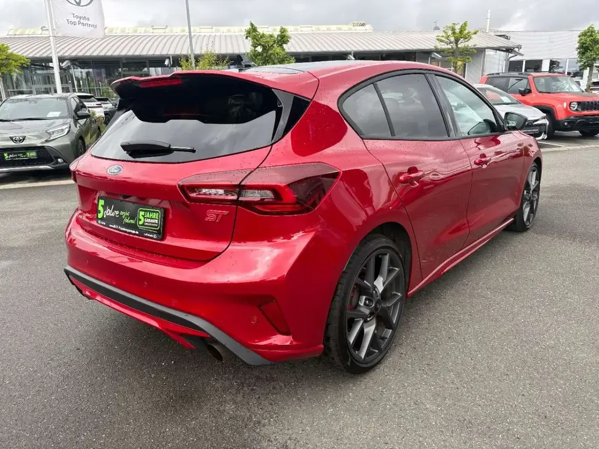 Gebraucht Ford Focus ST 280 PS (205 kW) 2024 Fantastic red tc metallic / da Limousine
