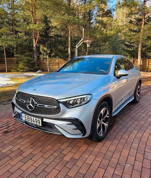 Second-hand Mercedes GLC300e 313 CP (230 kW) 2024 Argintiu Coupe