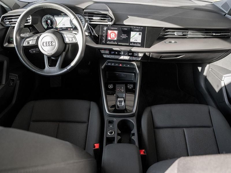 Gebraucht Audi A3 Sportback e-tron Basis 150 PS (110 kW) 2023 Weiß Kleinwagen