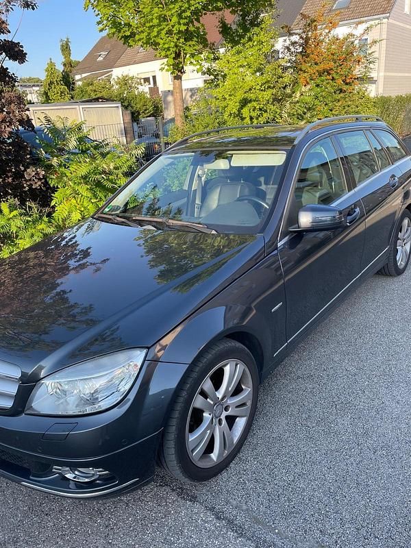 Grau Gebraucht 2009 Mercedes C300 Avantgarde Kombi | 6.400 € - Bild 1/4