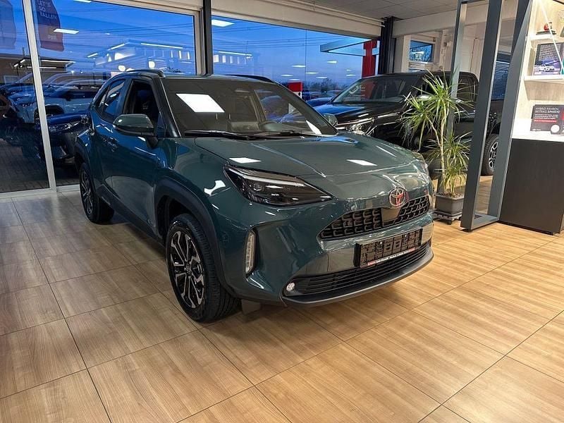 Neu Toyota Yaris Cross 131 PS (96 kW) 2026 Grün SUV
