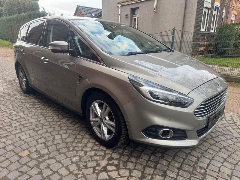 Gebraucht Ford S-MAX Titanium 150 PS (110 kW) 2017 Beige Van / Kleinbus