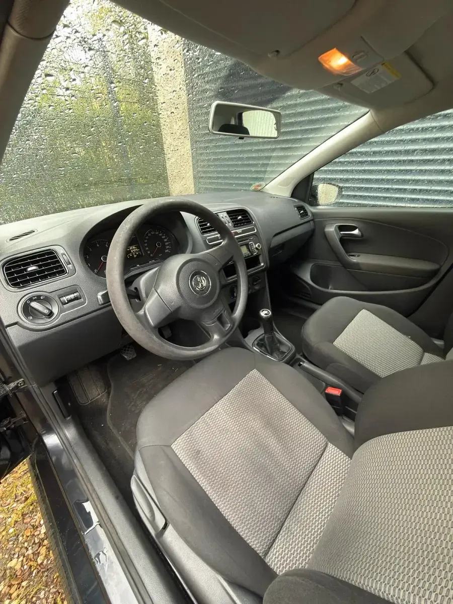 Gebraucht VW Polo 60 PS (44 kW) 2010 Schwarz Kleinwagen