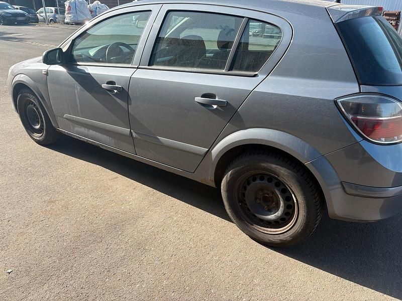 Gebraucht Opel Astra 105 PS (77 kW) 2007 Grau Limousine