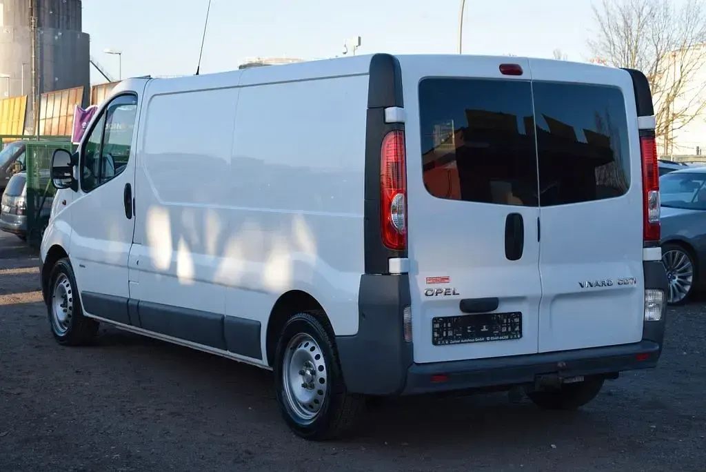 Gebraucht Opel Vivaro 114 PS (83 kW) 2011 Weiß Van / Kleinbus