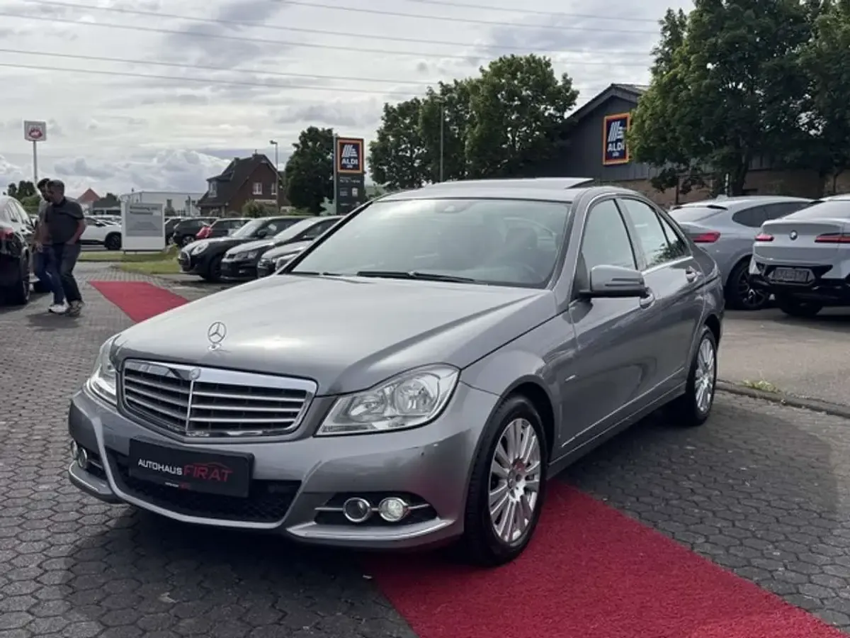 Gebraucht Mercedes C200 Elegance 184 PS (135 kW) 2011 Grau Limousine