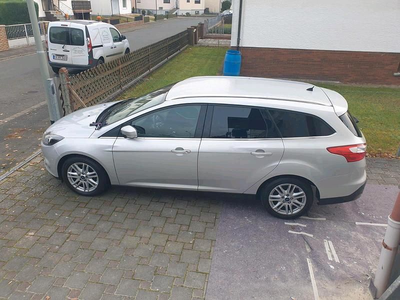 Gebraucht Ford Focus 115 PS (84 kW) 2012 Grau Kombi