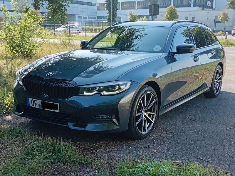 Grau Gebraucht 2020 BMW 318 Sport Line Kombi | 18.300 € (Etwas zu teuer) - Bild 1/4
