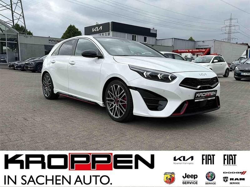 Weiss Gebraucht 2022 Kia Ceed GT Limousine | 31.480 € (Teuer) - Bild 1/4