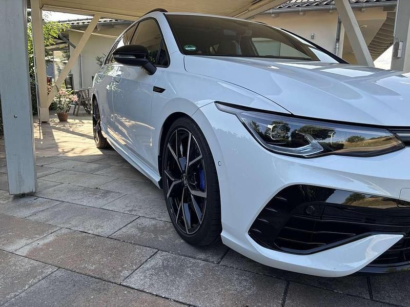 Gebraucht VW Golf VIII R 320 PS (235 kW) 2024 Weiß Kombi