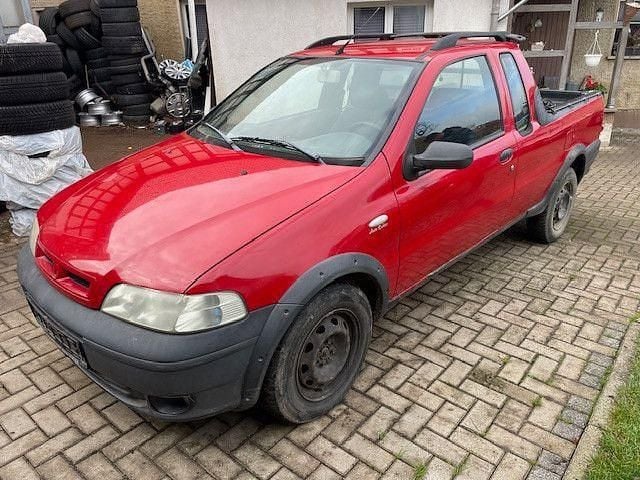 Gebraucht Fiat Strada 80 PS (58 kW) 2004 Rot Abholung