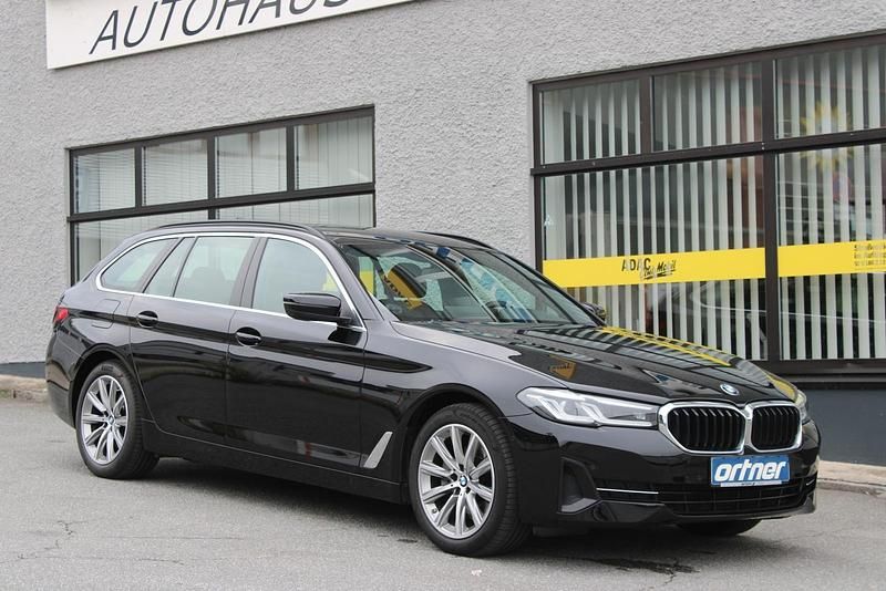 Schwarz Gebraucht 2022 BMW 520 Kombi | 21.440 € (Superpreis) - Bild 1/4