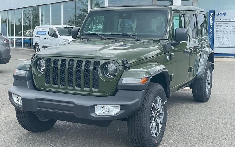 Sarge green uni Gebraucht 2023 Jeep Wrangler Sahara SUV | 74.970 € - Bild 1/4