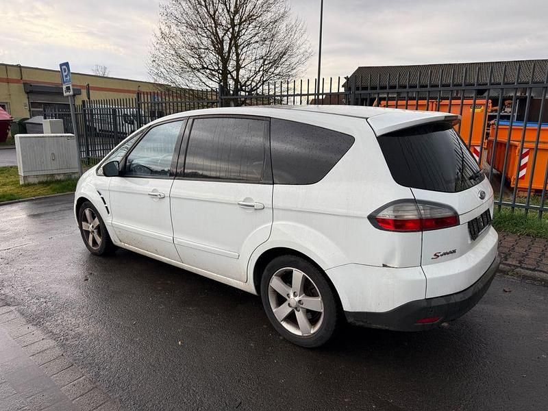 Gebraucht Ford S-MAX Titanium 140 PS (102 kW) 2008 Weiß Van / Kleinbus