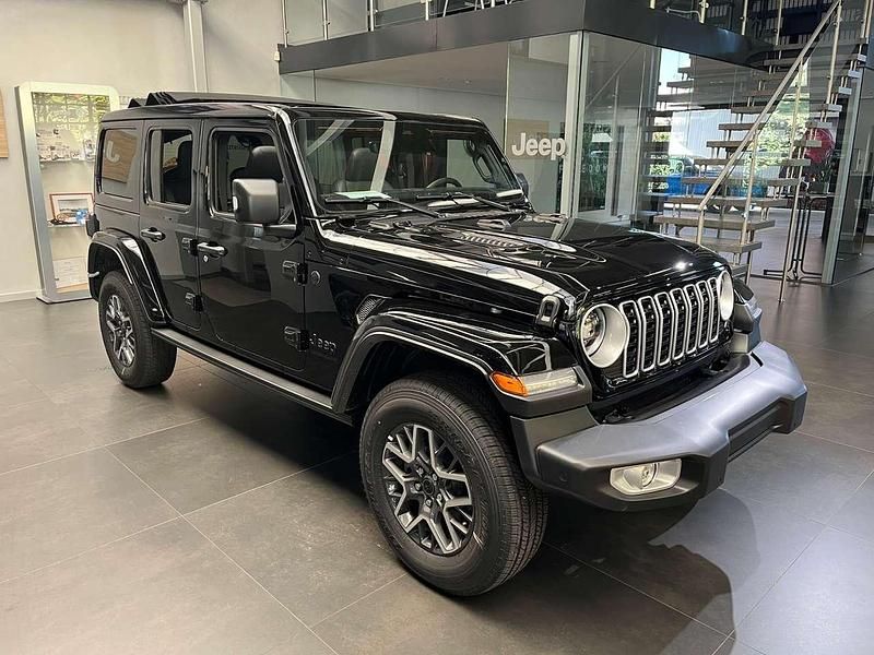 Neu Jeep Wrangler Sahara 272 PS (200 kW) 2025 Schwarz SUV