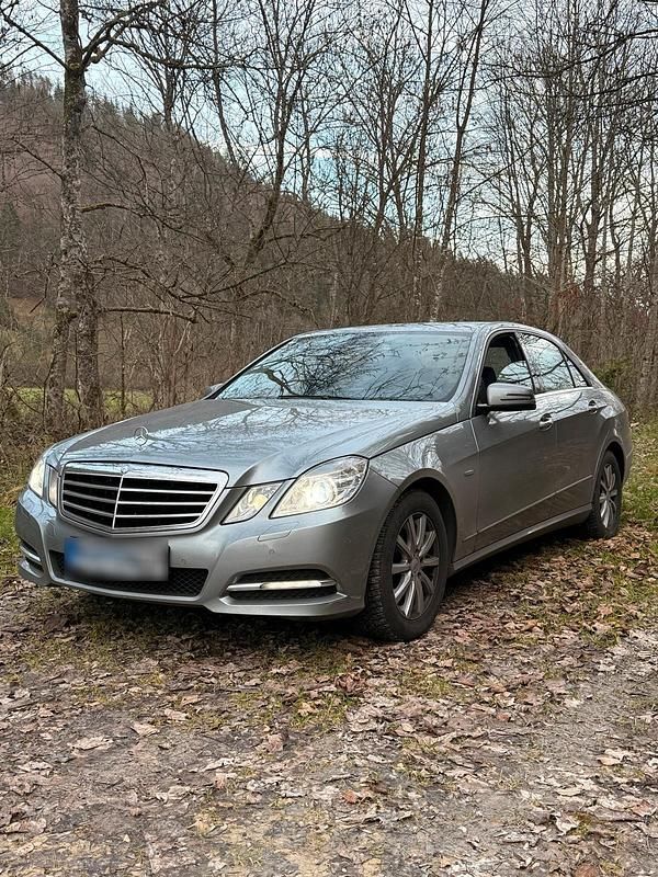 Second-hand Mercedes E200 184 CP (135 kW) 2010 Gri Berlinǎ