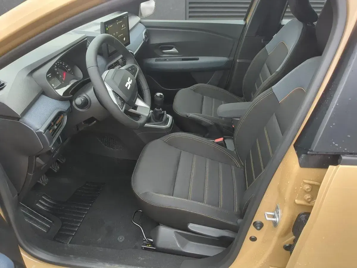 Neu Dacia Sandero Expression 110 PS (80 kW) 2025 Sandstone SUV