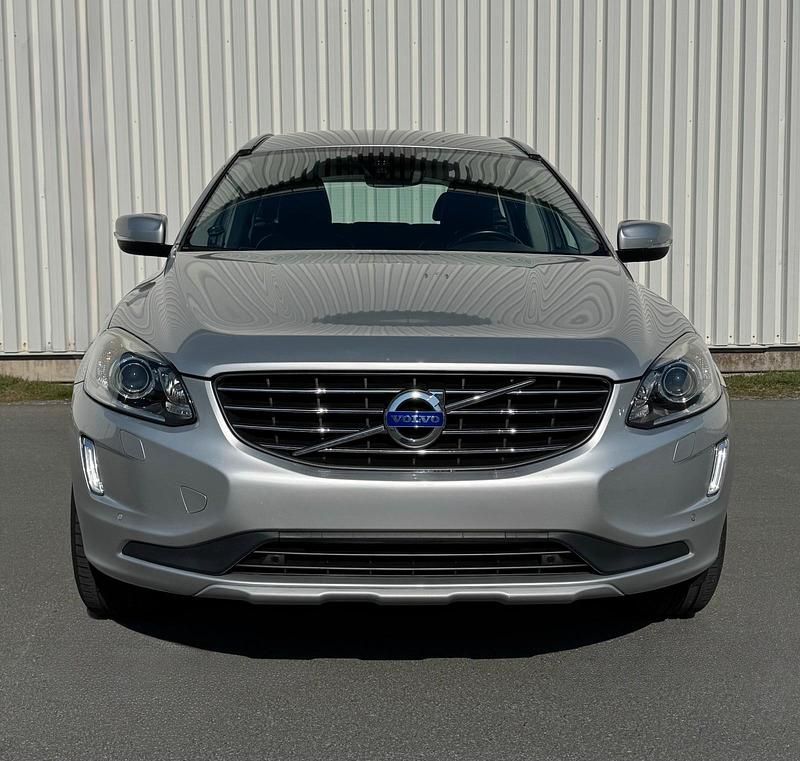 Gebraucht Volvo XC60 Summum 120 PS (88 kW) 2016 Silber SUV