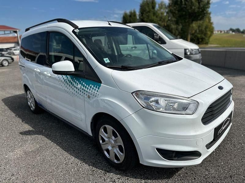 Weiß Gebraucht 2016 Ford Tourneo Courier Trend Van / Kleinbus | 7.990 € (Guter Preis) - Bild 1/4
