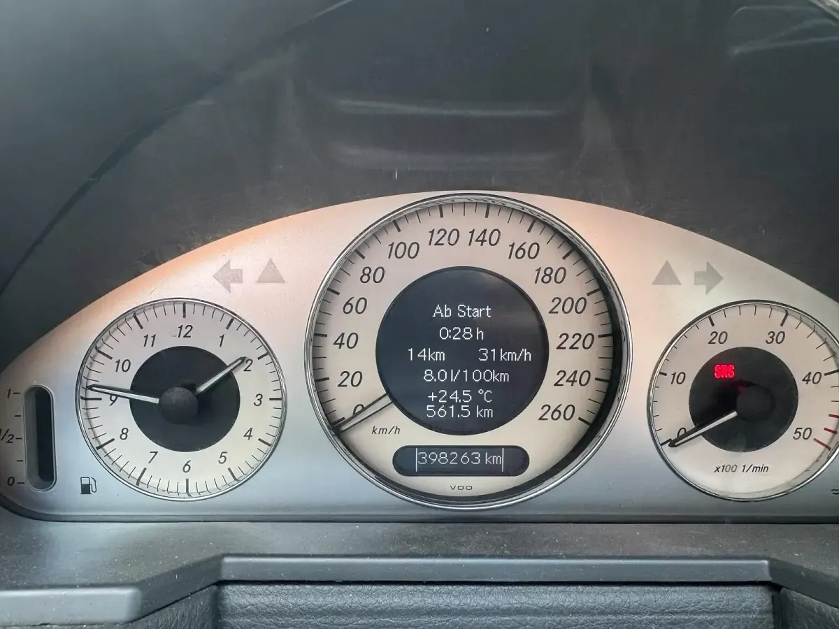 Gebraucht Mercedes E220 150 PS (110 kW) 2004 Silber Kombi