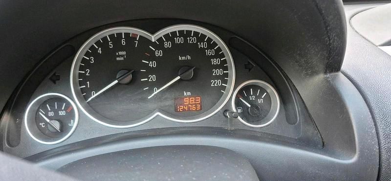 Używany Opel Tigra 90 KM (66 kW) 2006 Srebrny Kabriolet
