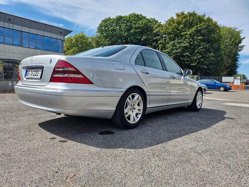 Silber Gebraucht 2000 Mercedes 320 Limousine | 4.500 € - Bild 1/4