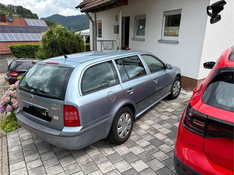 Blau Gebraucht 2002 Skoda Octavia Kombi | 2.950 € (Etwas zu teuer) - Bild 1/4