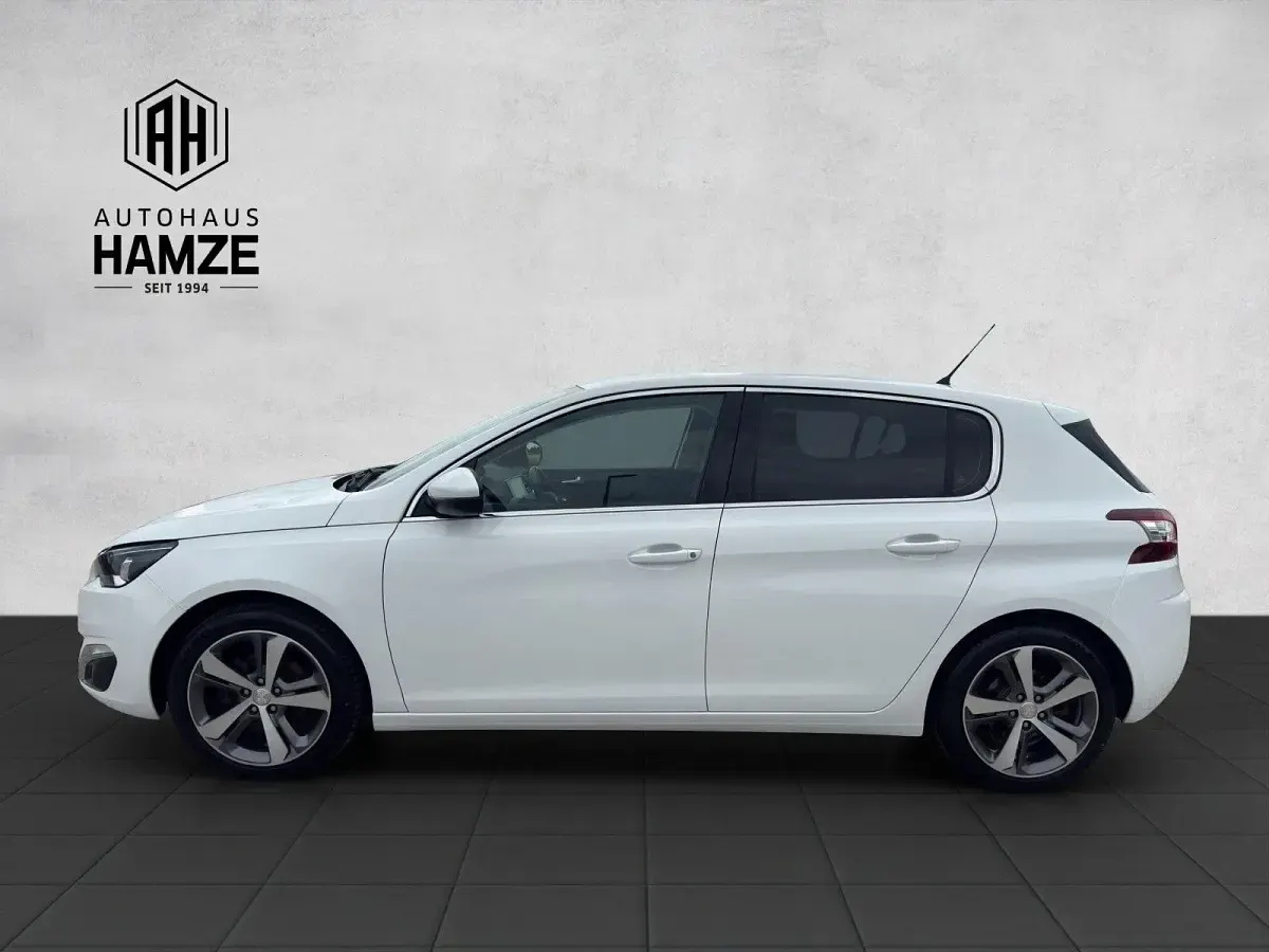 Gebraucht Peugeot 308 Allure 131 PS (96 kW) 2016 Weiß Limousine