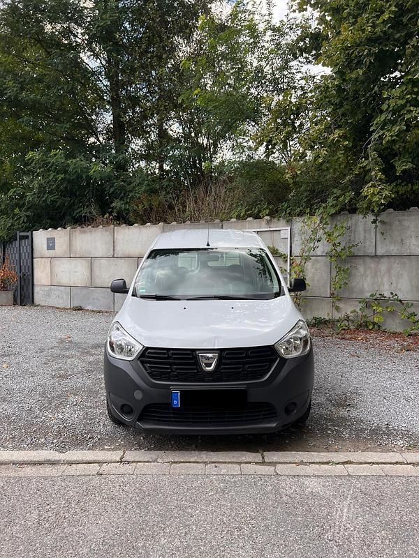 Weiß Gebraucht 2018 Dacia Dokker Van | 6.400 € (Guter Preis) - Bild 1/4