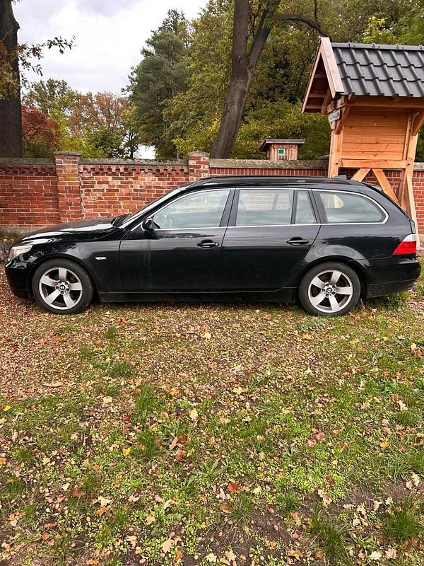 Schwarz Gebraucht 2006 BMW 525 Kombi | 2.490 € (Guter Preis) - Bild 1/4