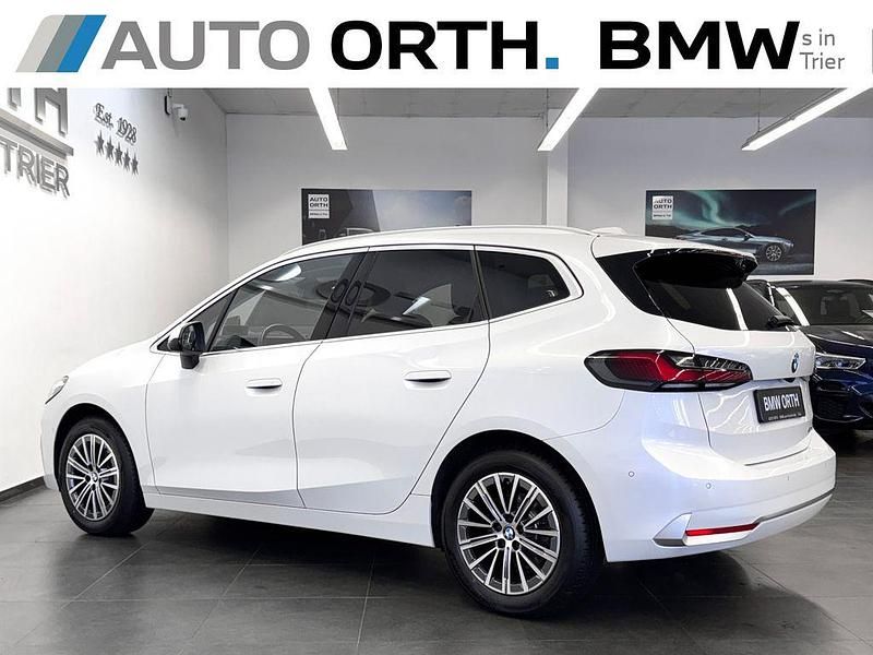 Gebraucht BMW 220 Active Tourer Luxury Line 170 PS (125 kW) 2022 Weiß Van / Kleinbus