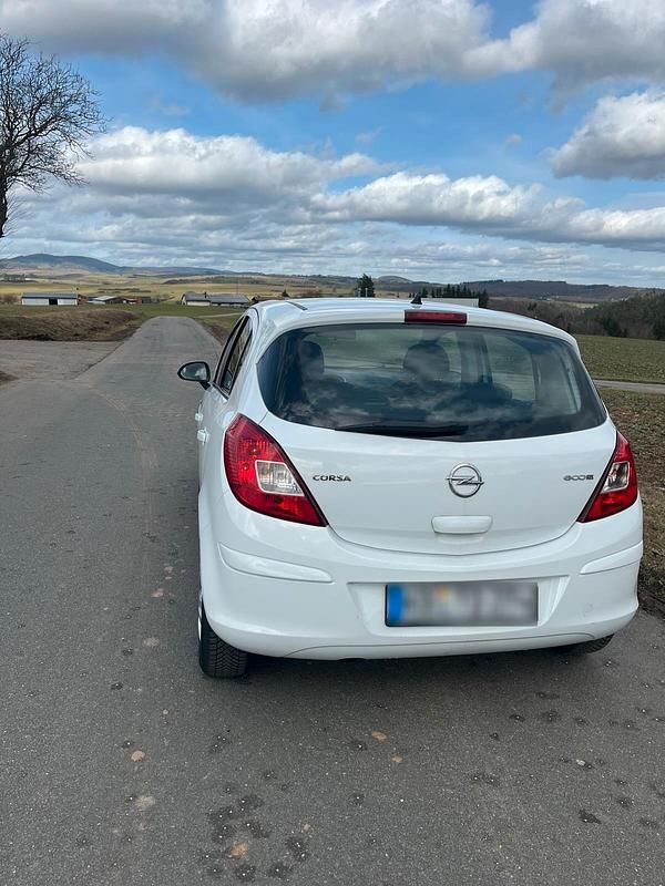 Gebraucht Opel Corsa 75 PS (55 kW) 2013 Weiß Kleinwagen