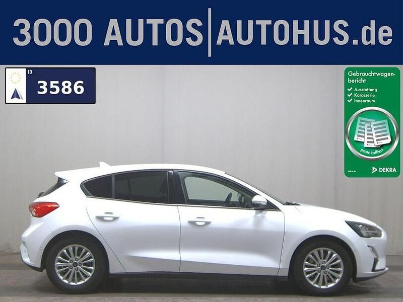 Weiss Gebraucht 2020 Ford Focus Titanium Limousine | 14.280 € (Guter Preis) - Bild 1/4