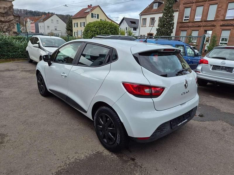 Gebraucht Renault Clio IV Initiale Paris 73 PS (53 kW) 2014 Gletscherweiss Kleinwagen