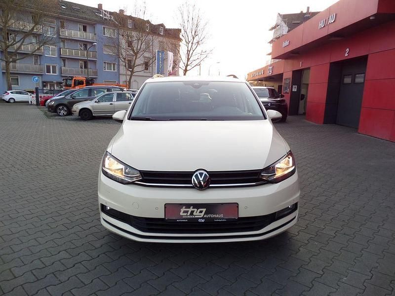 Gebraucht VW Touran 150 PS (110 kW) 2024 Beige Van / Kleinbus