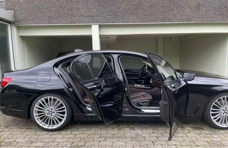 Second-hand BMW 740 326 CP (239 kW) 2017 Berlinǎ