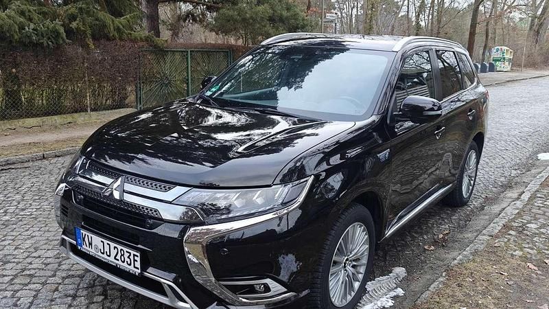 Gebraucht Mitsubishi Outlander P-HEV Top 121 PS (88 kW) 2018 SUV