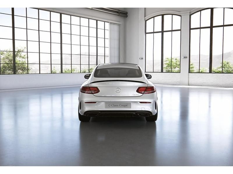 Gebraucht Mercedes C220 AMG 194 PS (142 kW) 2023 Manufaktur diamantweiß bright Coupé