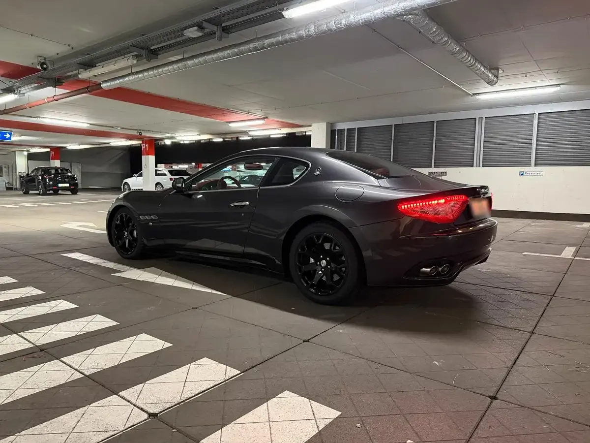 Gebraucht Maserati Granturismo 405 PS (297 kW) 2015 Grau Coupé