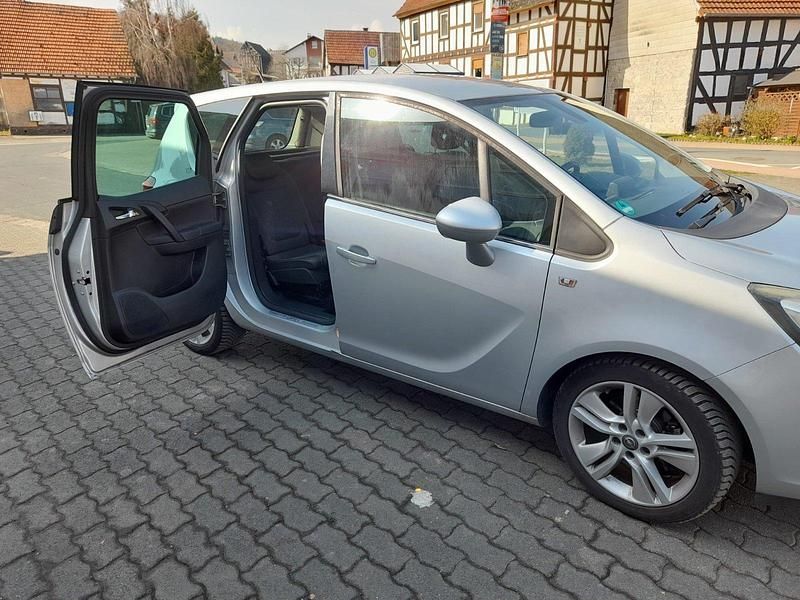 Gebraucht Opel Meriva 140 PS (102 kW) 2014 Silber Van / Kleinbus