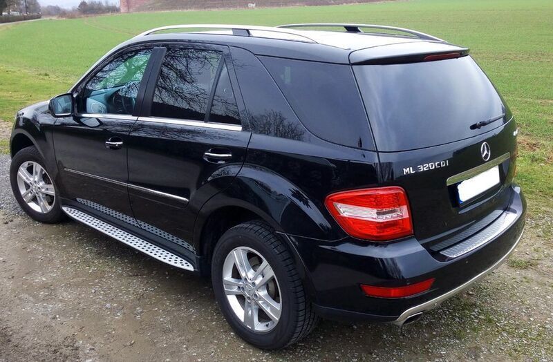 Schwarz Gebraucht 2009 Mercedes ML320 SUV | 15.900 € - Bild 1/4