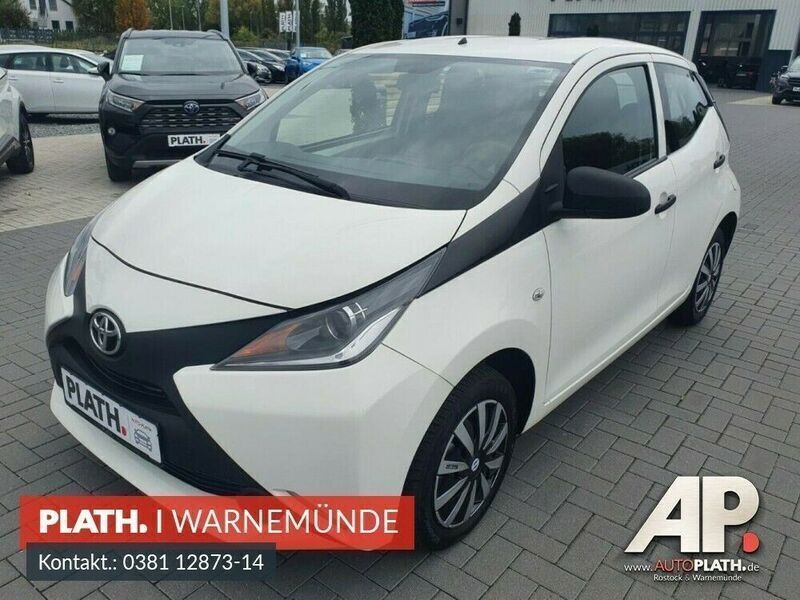 Gebraucht Toyota Aygo 69 PS (50 kW) 2015 Grau / weiß Kleinwagen