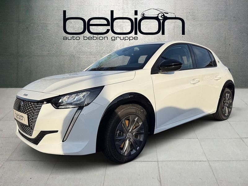 Gebraucht Peugeot e-208 Allure 100 kW (136 PS) 2023 Schneeweiss Kleinwagen