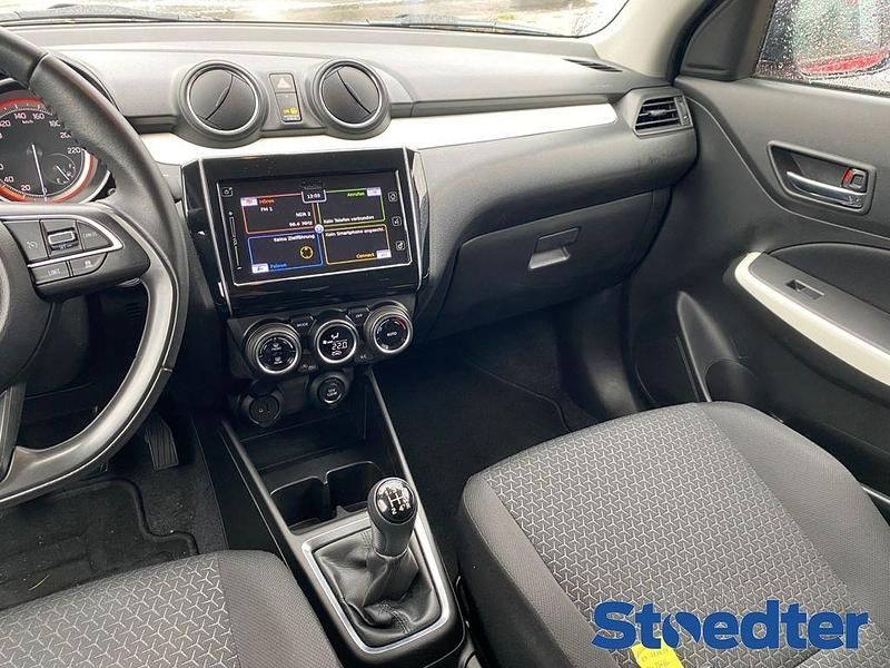 Gebraucht Suzuki Swift Comfort+ 111 PS (81 kW) 2019 Rot Limousine