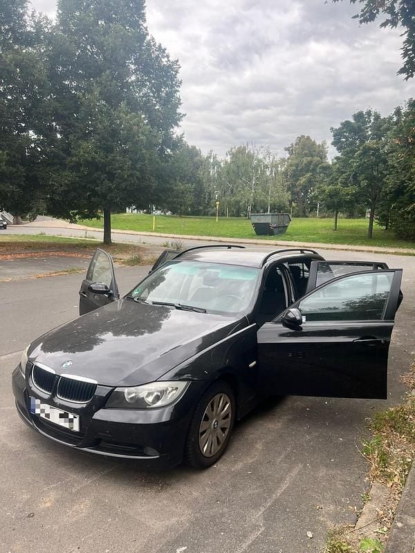 Schwarz Gebraucht 2007 BMW 318 Kombi | 2.500 € (Etwas zu teuer) - Bild 1/4